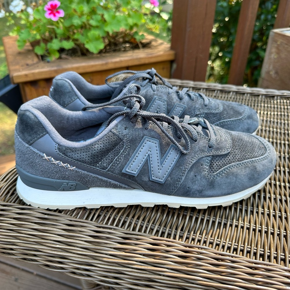 NWOT New Balance gray suede WL696BY